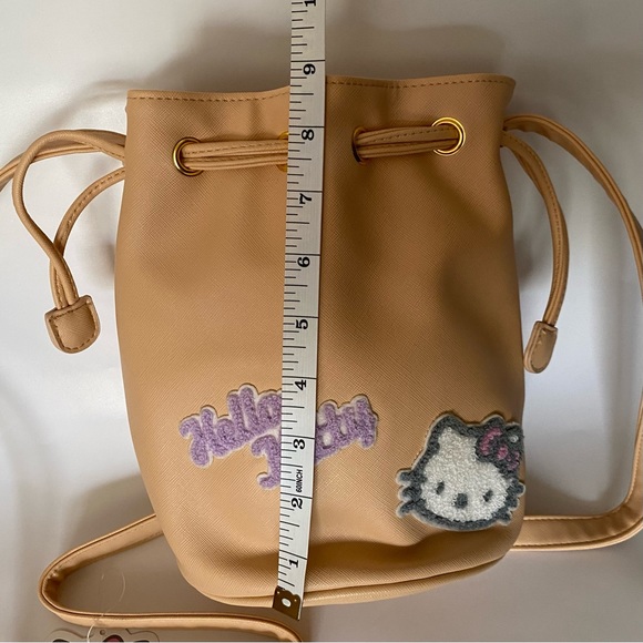 Hello Kitty bucket bag - Picture 12 of 14